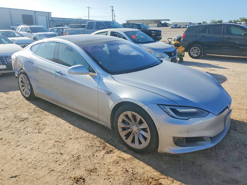 Фото 4 с аукциона – 2016 TESLA MODEL S с VIN 5YJSA1E2XGF152546