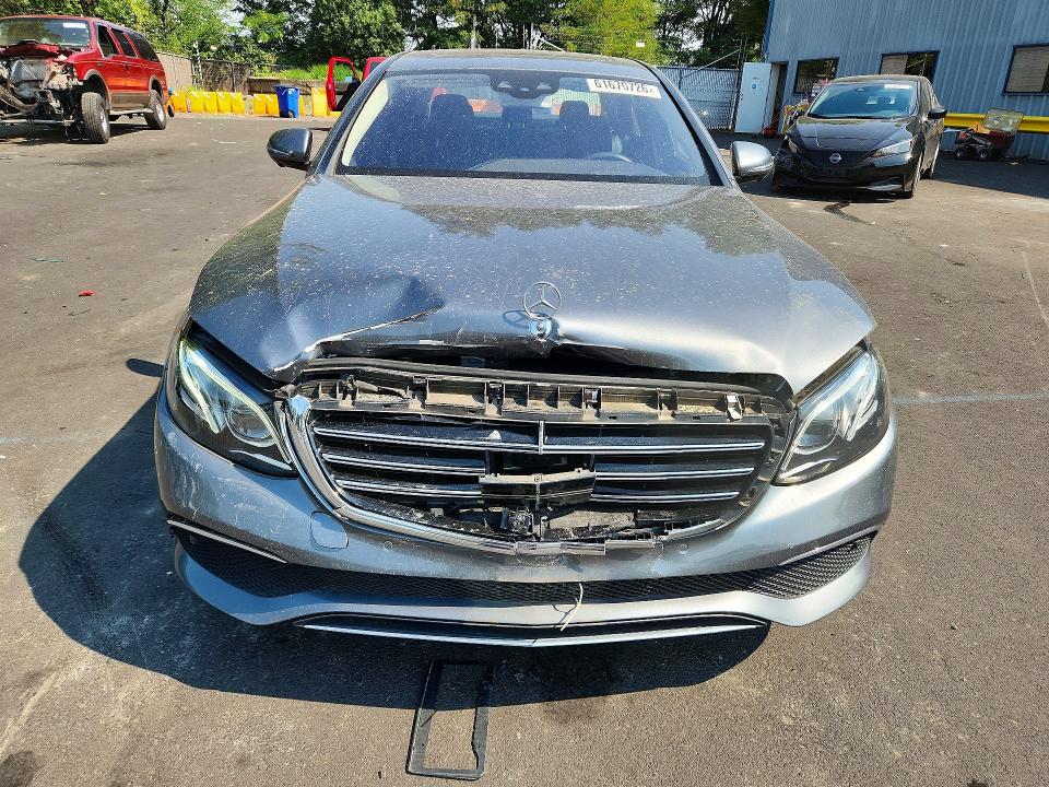 Photo 5 from auction – 2018 MERCEDES-BENZ E with VIN WDDZF4JB8JA423133