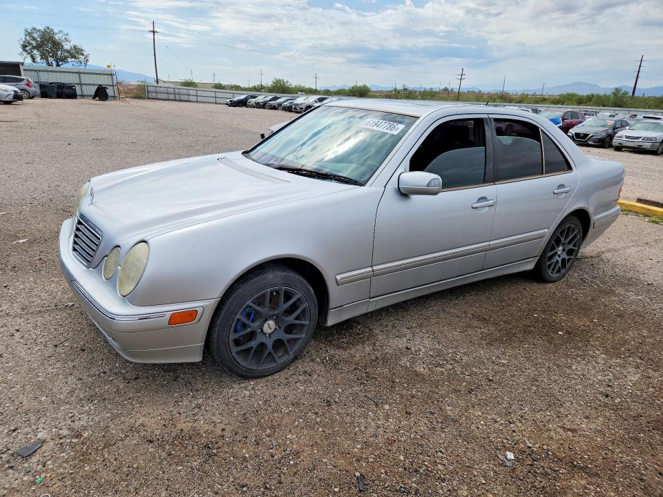 MERCEDES-BENZ E 2000 z numerem VIN WDBJF83J6YX034323 - Zdjęcie z aukcji