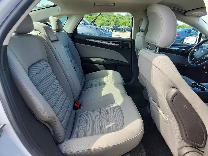 Photo 10 from auction – 2016 FORD FUSION with VIN 3FA6P0G79GR351949