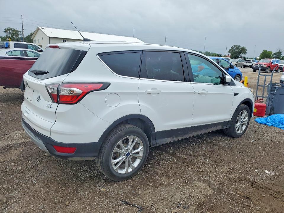 Photo 3 from auction – 2017 FORD ESCAPE with VIN 1FMCU9GD2HUB53154