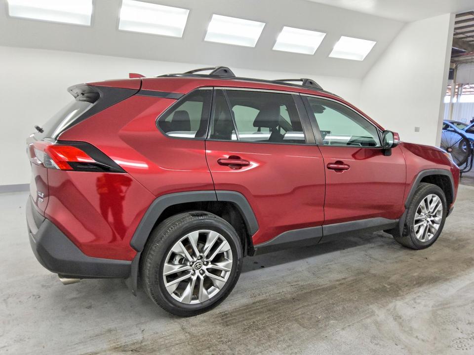 Photo 3 from auction – 2022 TOYOTA RAV4 with VIN 2T3A1RFV7NW293388