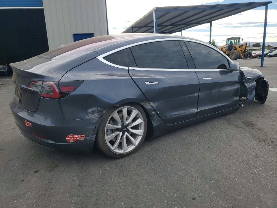 Photo 3 from auction – 2018 TESLA MODEL 3 with VIN 5YJ3E1EA2JF009548