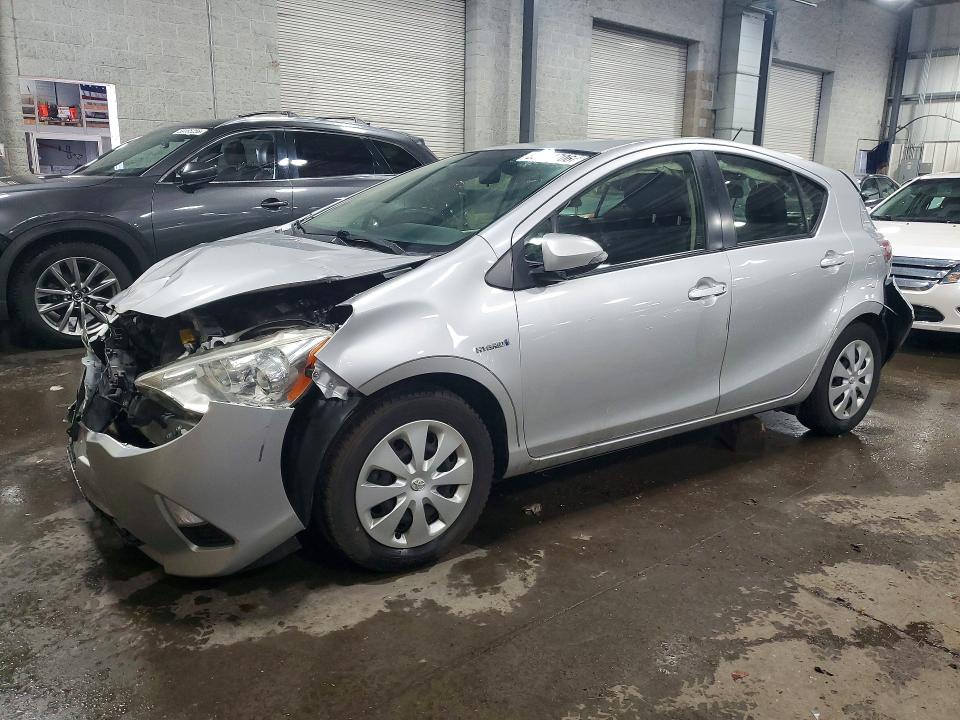 TOYOTA PRIUS C 2014 with VIN JTDKDTB31E1575196 - Photo from auction