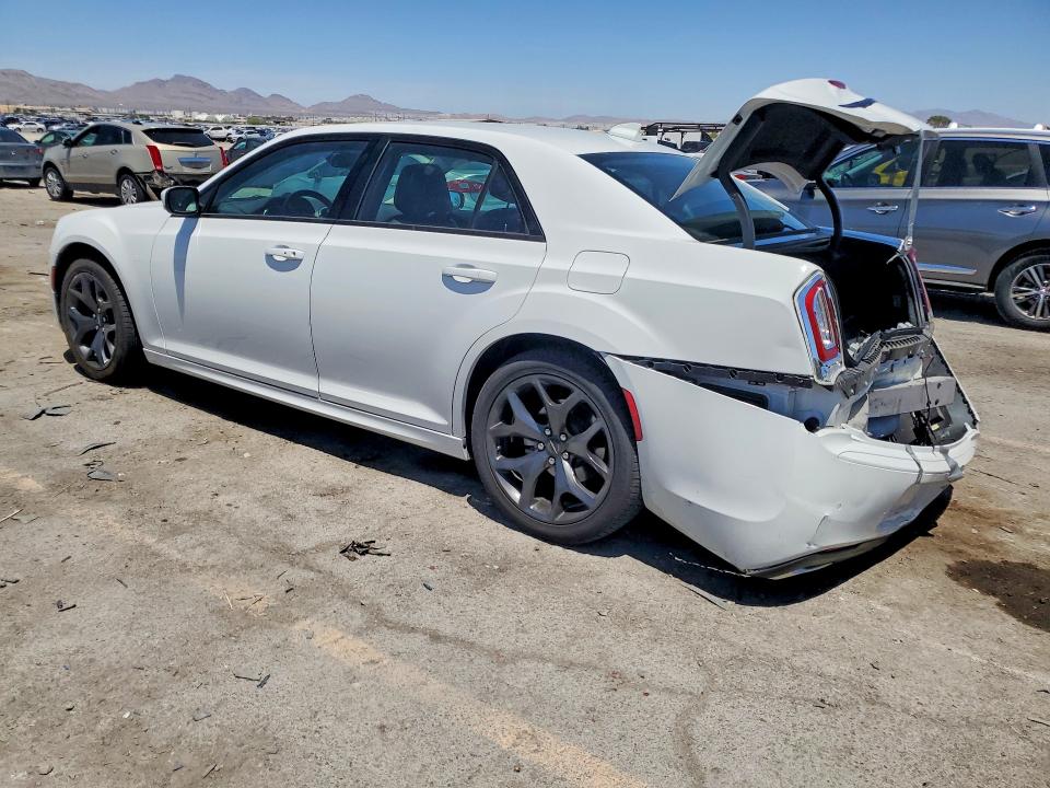 Photo 2 from auction – 2022 CHRYSLER 300 with VIN 2C3CCADG3NH123221