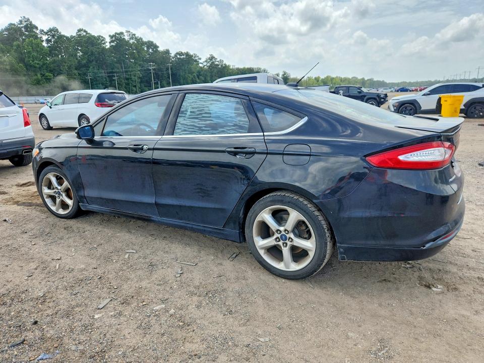 Photo 2 from auction – 2016 FORD FUSION with VIN 3FA6P0HD5GR320136