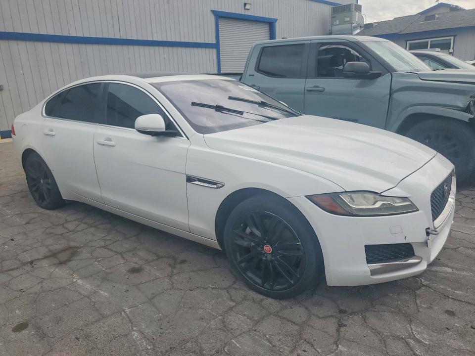 Photo 4 from auction – 2016 JAGUAR XF with VIN SAJBE4BV8GCY13557