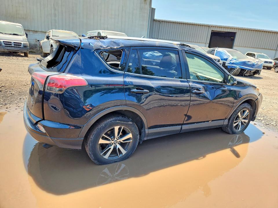 Photo 3 from auction – 2018 TOYOTA RAV4 with VIN JTMRFREV7JJ745368