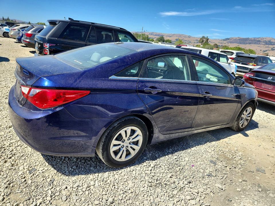 Photo 3 from auction – 2012 HYUNDAI SONATA with VIN 5NPEB4AC7CH459940