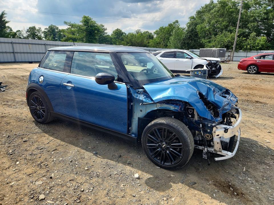 Photo 4 from auction – 2023 MINI COOPER with VIN WMW53DH00P2T76928