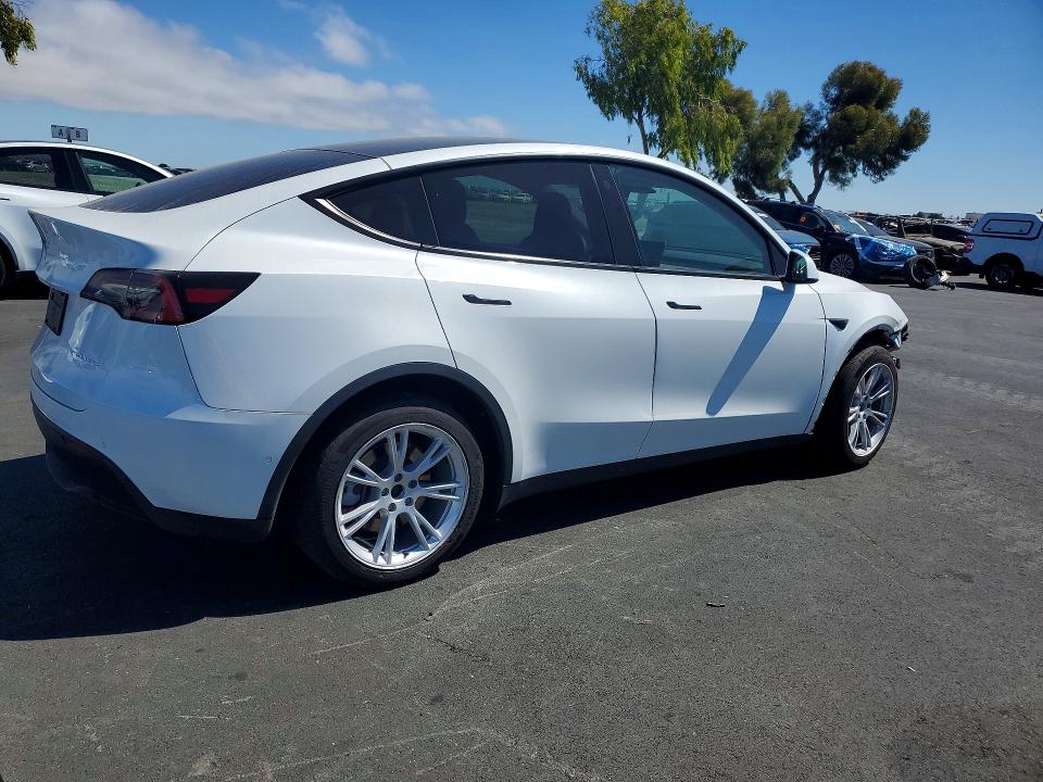Photo 3 from auction – 2021 TESLA MODEL Y with VIN 5YJYGDEE3MF096918