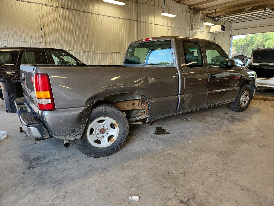 Photo 3 from auction – 2002 CHEVROLET SILVERADO with VIN 2GCEC19V521296156