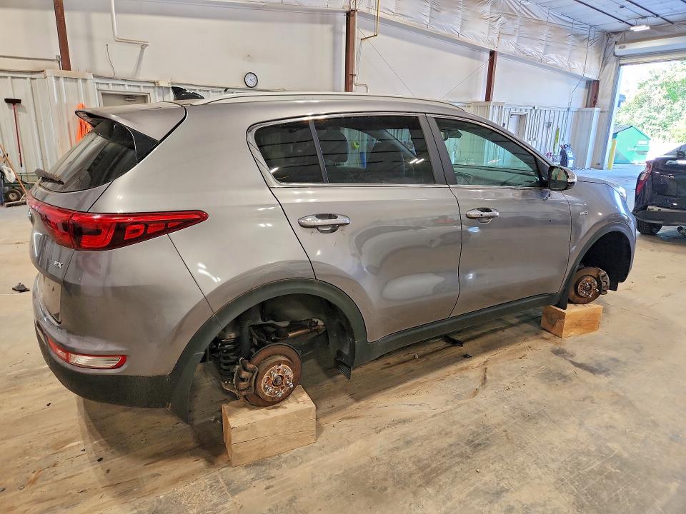 Photo 3 from auction – 2017 KIA SPORTAGE with VIN KNDPNCACXH7185168