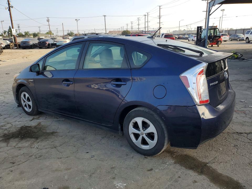 Photo 2 from auction – 2013 TOYOTA PRIUS with VIN JTDKN3DU8D0346117