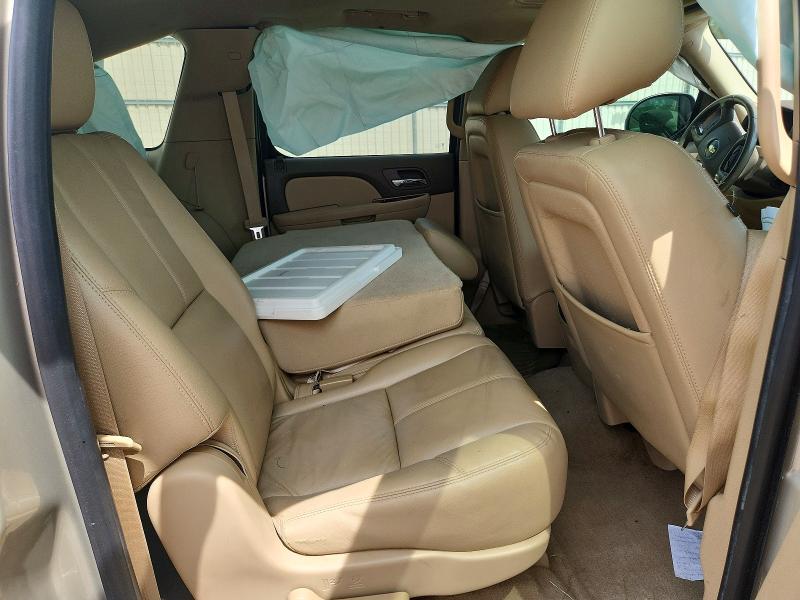 Photo 11 from auction – 2014 CHEVROLET SUBURBAN with VIN 1GNSCJE09ER220505