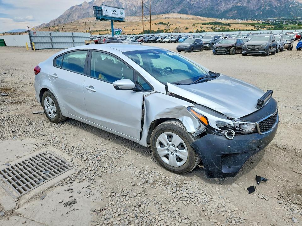 Photo 4 from auction – 2017 KIA FORTE with VIN 3KPFK4A72HE018171