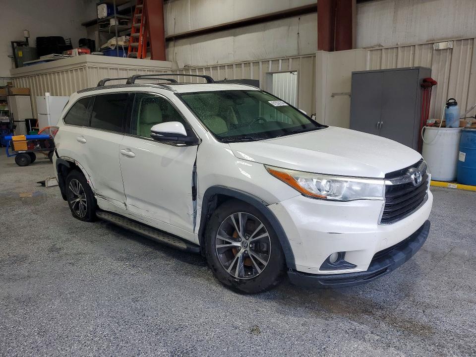 Photo 4 from auction – 2016 TOYOTA HIGHLANDER with VIN 5TDKKRFH6GS160010