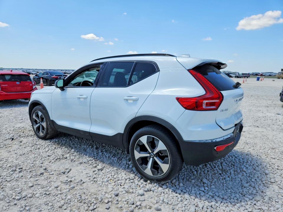 Photo 2 from auction – 2023 VOLVO XC40 with VIN YV4L12UW5P2952508