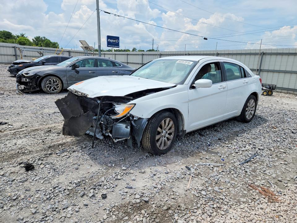 CHRYSLER 200 2013 مع رقم تعريف المركبة 1C3CCBBB4DN598038 - صورة من المزاد