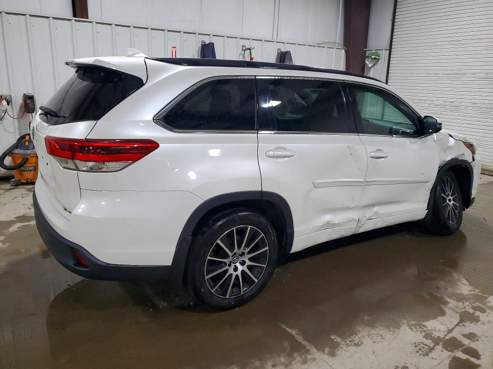 Foto 3 de la subasta – 2018 TOYOTA HIGHLANDER con VIN 5TDJZRFH0JS802882