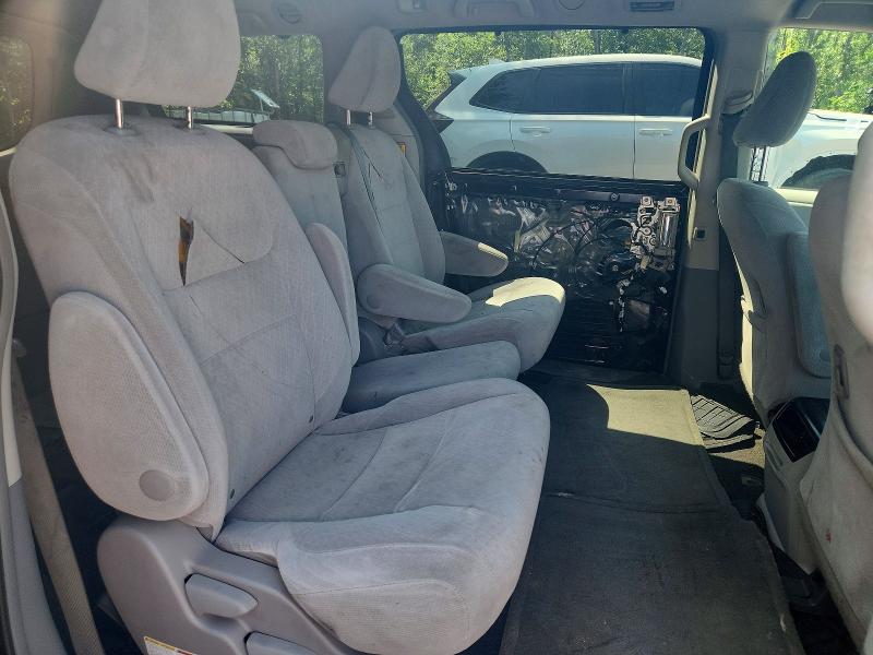 Photo 11 from auction – 2011 TOYOTA SIENNA with VIN 5TDXK3DC9BS127036