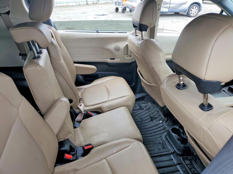 Photo 11 from auction – 2021 TOYOTA SIENNA with VIN 5TDJRKEC7MS051846