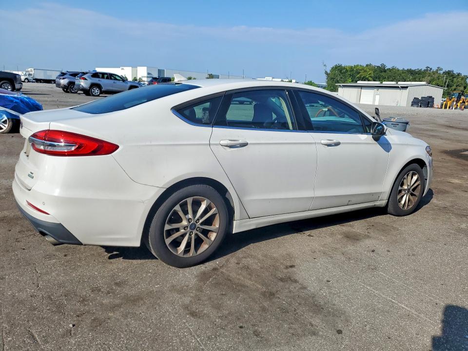 Photo 3 from auction – 2019 FORD FUSION with VIN 3FA6P0HD7KR186092