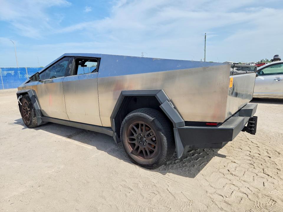 Photo 2 from auction – 2025 TESLA CYBERTRUCK with VIN 7G2CEHED7SA072420