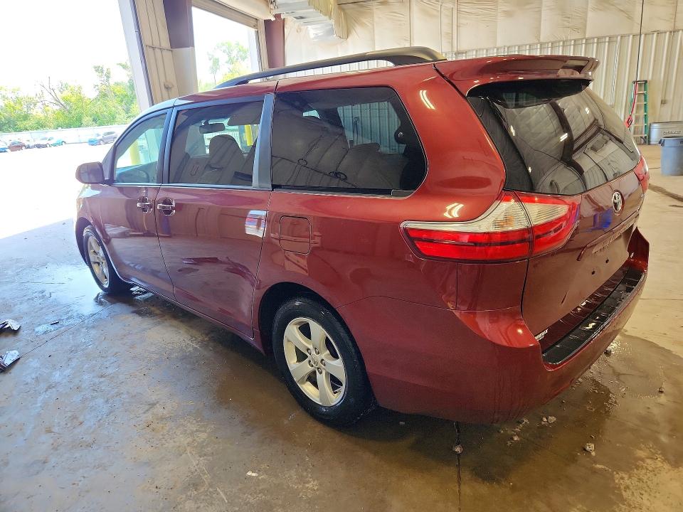 Photo 2 from auction – 2017 TOYOTA SIENNA with VIN 5TDKZ3DC3HS888790