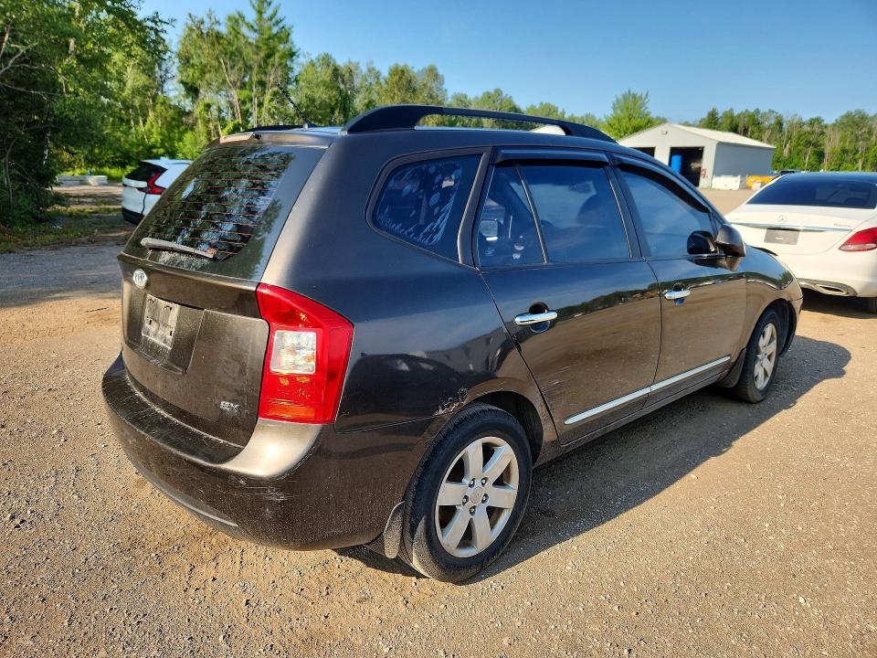 Foto 3 de la subasta – 2009 KIA RONDO con VIN KNAFG528697294124