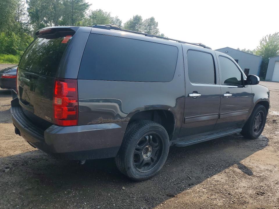 Photo 3 from auction – 2010 CHEVROLET SUBURBAN with VIN 1GNUKJE32AR232897