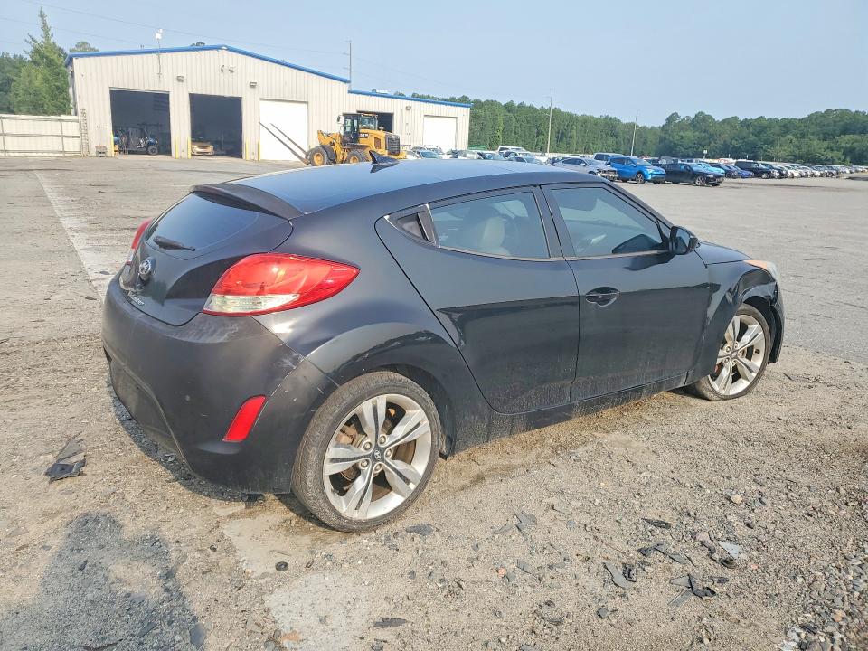 Photo 3 from auction – 2013 HYUNDAI VELOSTER with VIN KMHTC6AD9DU119393