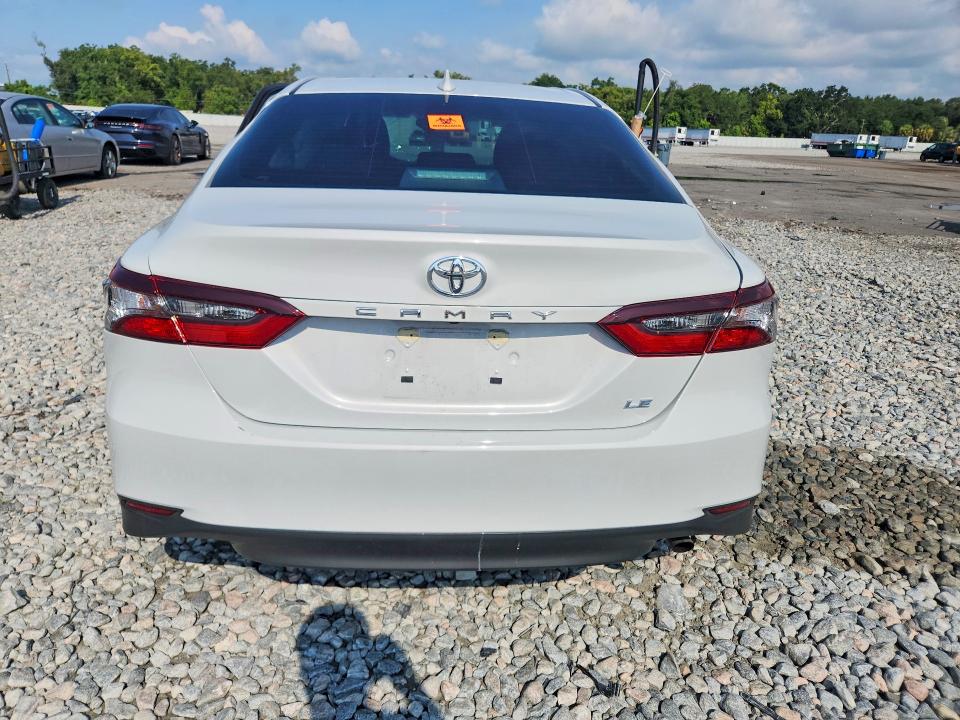 Photo 6 from auction – 2022 TOYOTA CAMRY with VIN 4T1C11AK8NU072155