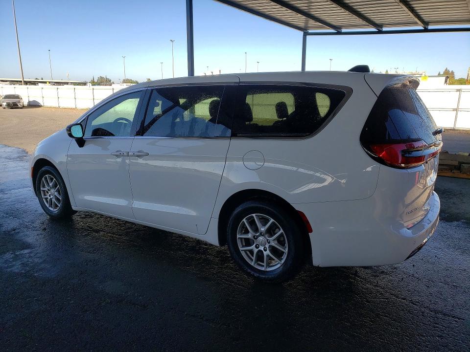 Photo 2 from auction – 2026 CHRYSLER PACIFICA with VIN 2C4RC1BG6TR172171