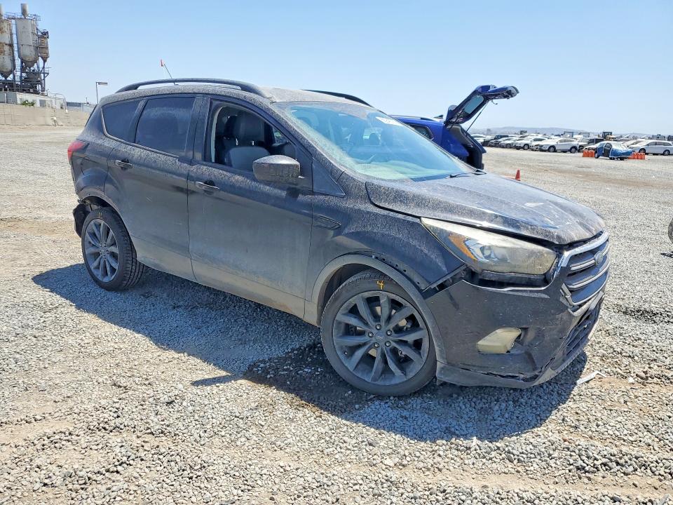 Photo 4 from auction – 2019 FORD ESCAPE with VIN 1FMCU0GD4KUB62649