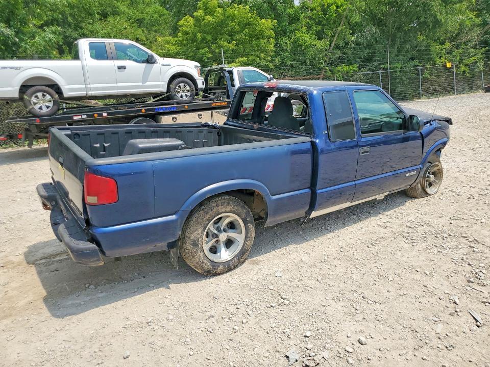 Photo 3 from auction – 2002 CHEVROLET S10 with VIN 1GCCS19W328205725