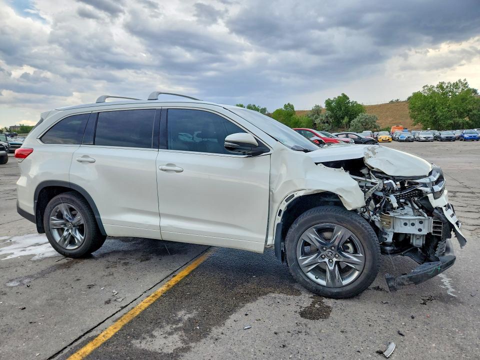 Photo 4 from auction – 2017 TOYOTA HIGHLANDER with VIN 5TDDZRFH0HS403588