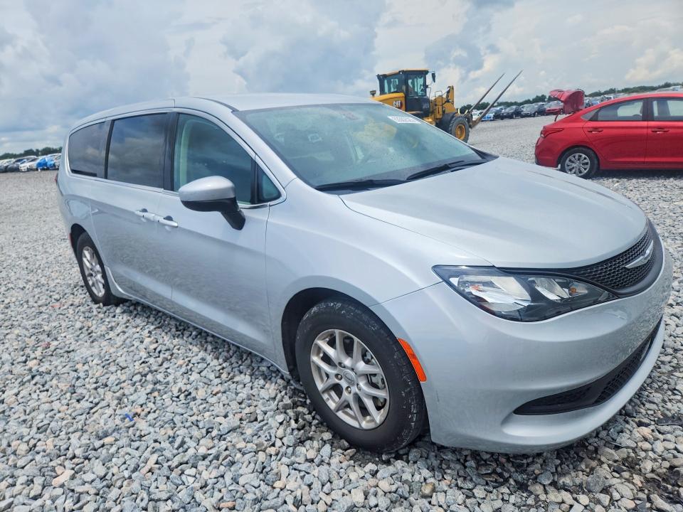 Photo 4 from auction – 2022 CHRYSLER VOYAGER with VIN 2C4RC1CG3NR229573