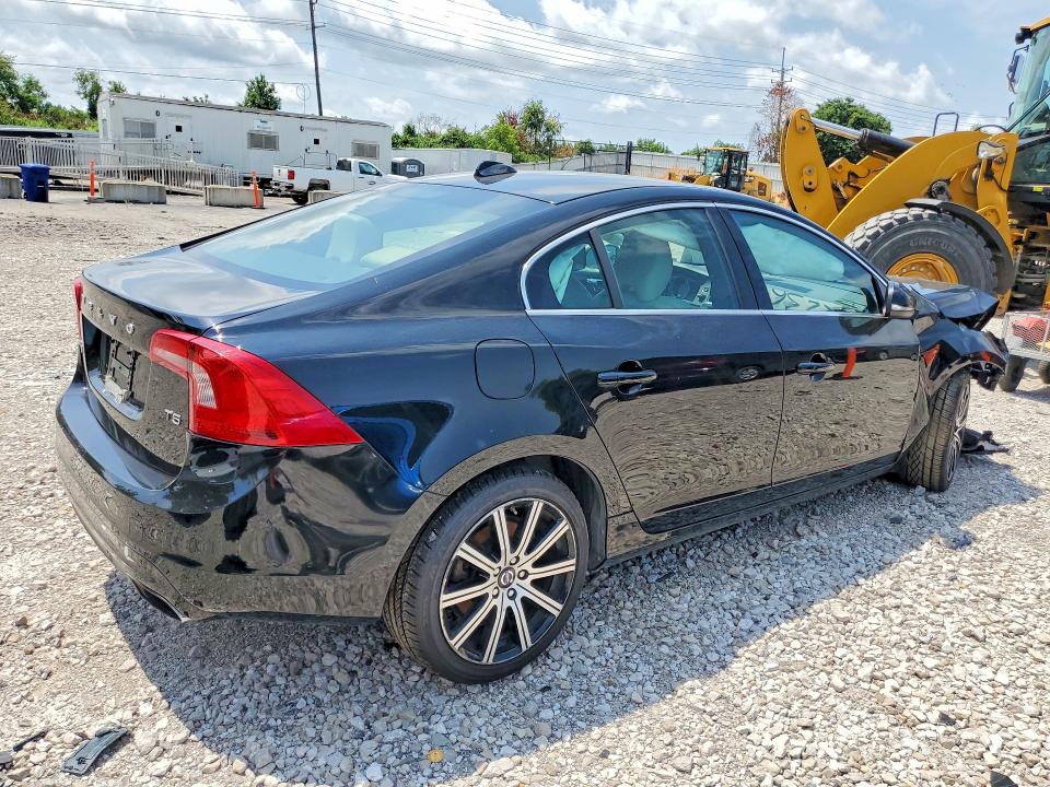 Photo 3 from auction – 2015 VOLVO S60 with VIN YV149MFM6F2335618