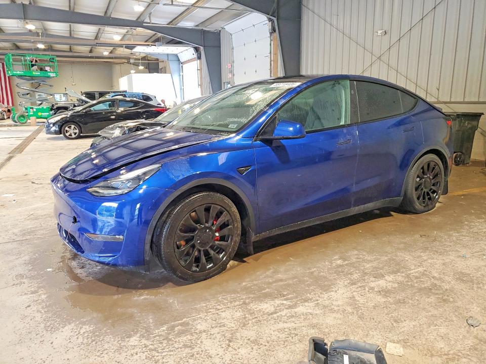 TESLA MODEL Y 2024 with VIN 7SAYGDEFXRA311470 - Photo from auction