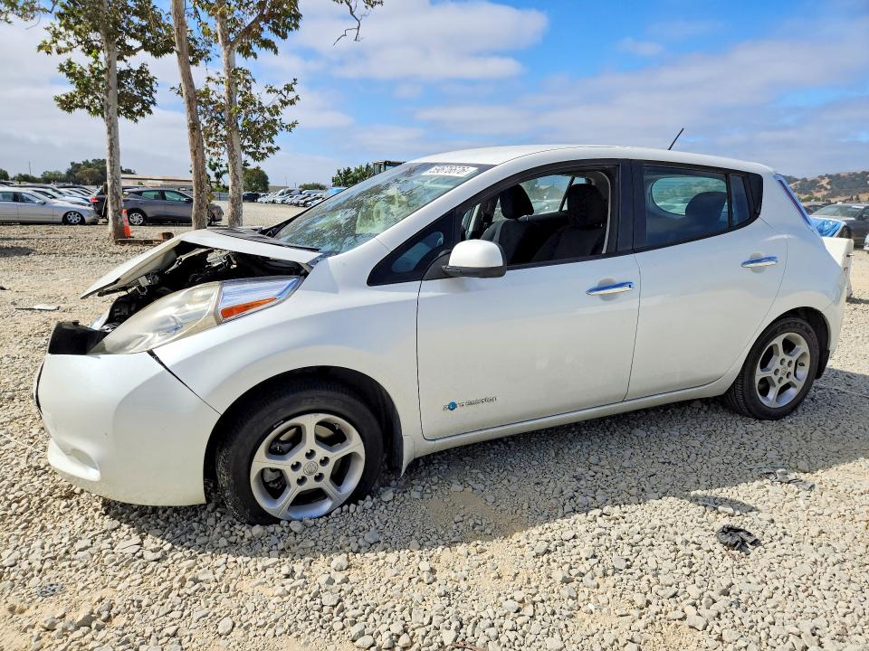 NISSAN LEAF 2015 with VIN 1N4AZ0CP8FC304614 - Photo from auction
