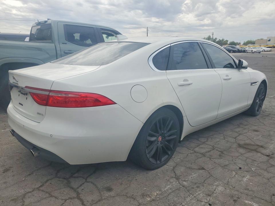 Photo 3 from auction – 2016 JAGUAR XF with VIN SAJBE4BV8GCY13557