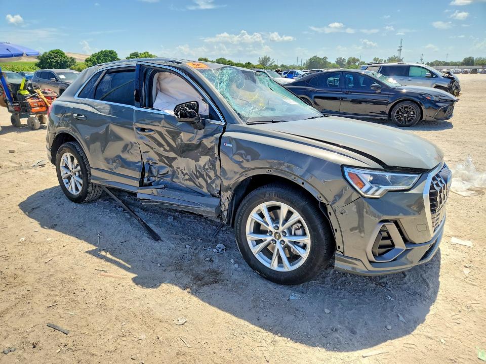 Foto 4 de la subasta – 2025 AUDI Q3 con VIN WA1DECF31S1074329