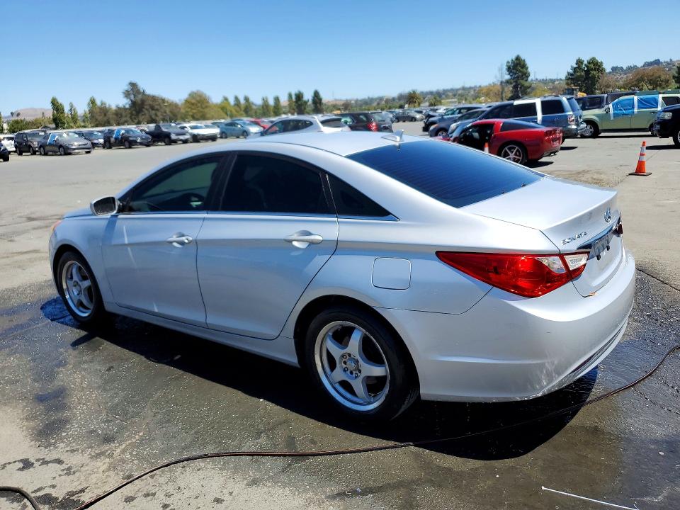 Photo 2 from auction – 2011 HYUNDAI SONATA with VIN 5NPEB4AC9BH015876