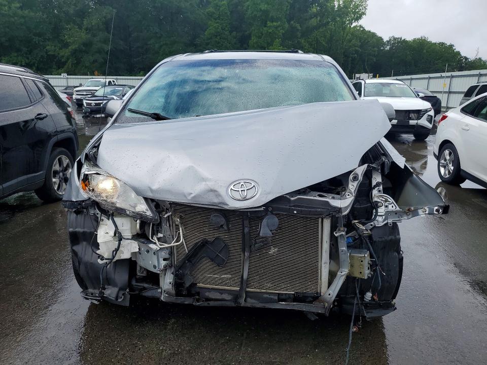 Photo 5 from auction – 2013 TOYOTA SIENNA with VIN 5TDDK3DC4DS067138