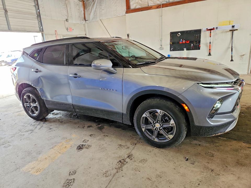 Photo 4 from auction – 2024 CHEVROLET BLAZER with VIN 3GNKBDRS6RS137343