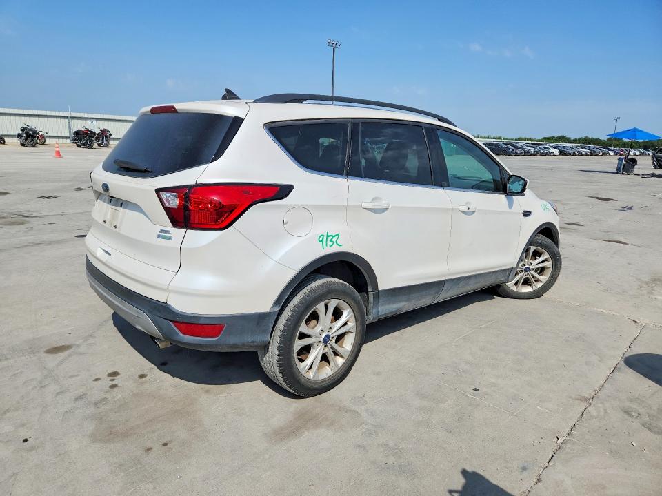 Photo 3 from auction – 2019 FORD ESCAPE with VIN 1FMCU0HD1KUA99766