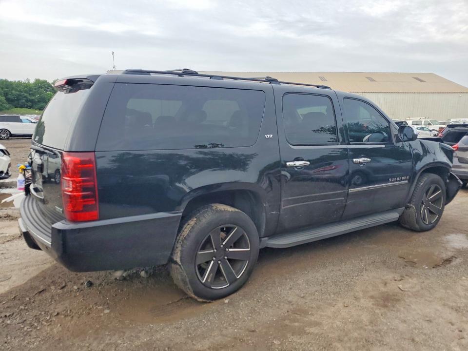 Photo 3 from auction – 2010 CHEVROLET SUBURBAN with VIN 1GNUKKE3XAR181736