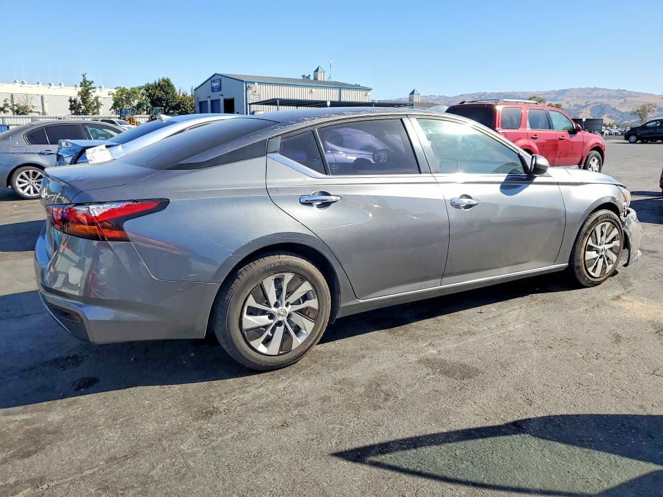 Photo 3 from auction – 2020 NISSAN ALTIMA with VIN 1N4BL4BV6LC210434