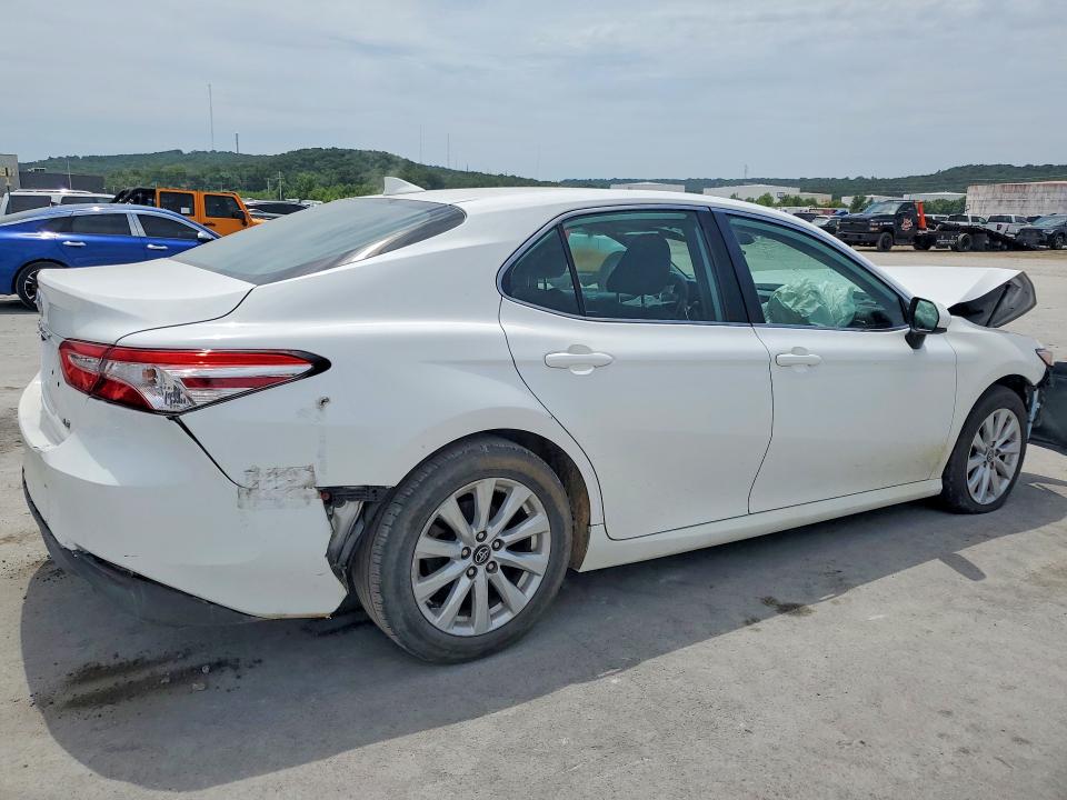 Photo 3 from auction – 2020 TOYOTA CAMRY with VIN 4T1C11AK9LU346900